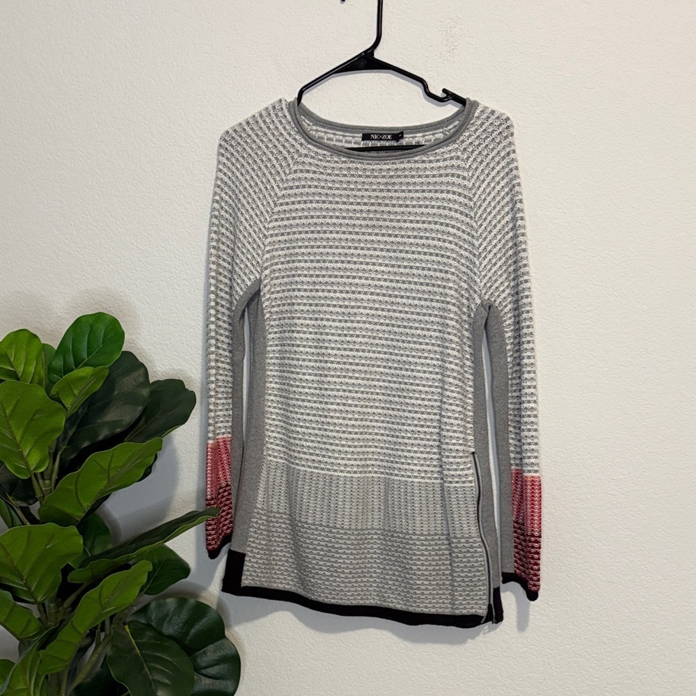 NIC+ZOE Textured Gray and White Sweater with zipper detail Small